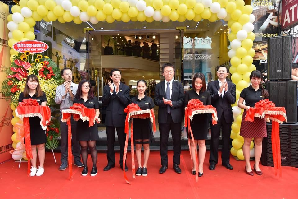 Khai trương Flagship Store đầu tiên