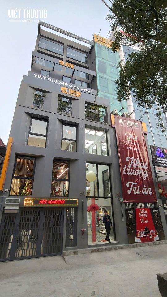 Flagship Store và Việt Thương Art Academy